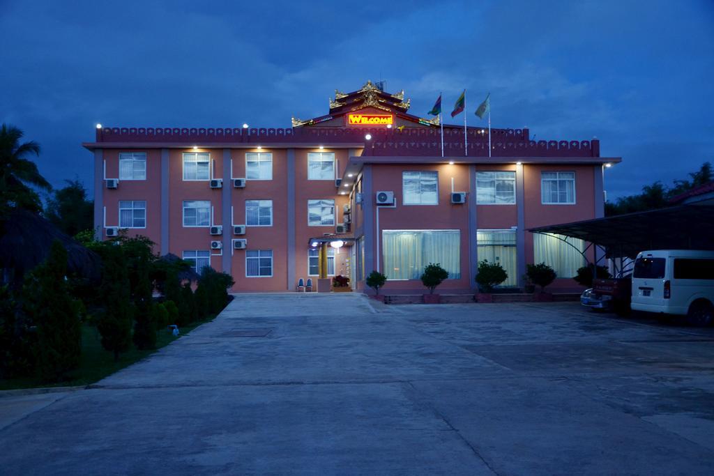 Myat Nan Taw Hotel Loikaw Exterior photo