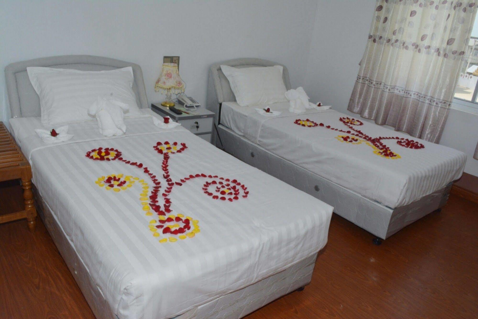 Myat Nan Taw Hotel Loikaw Exterior photo