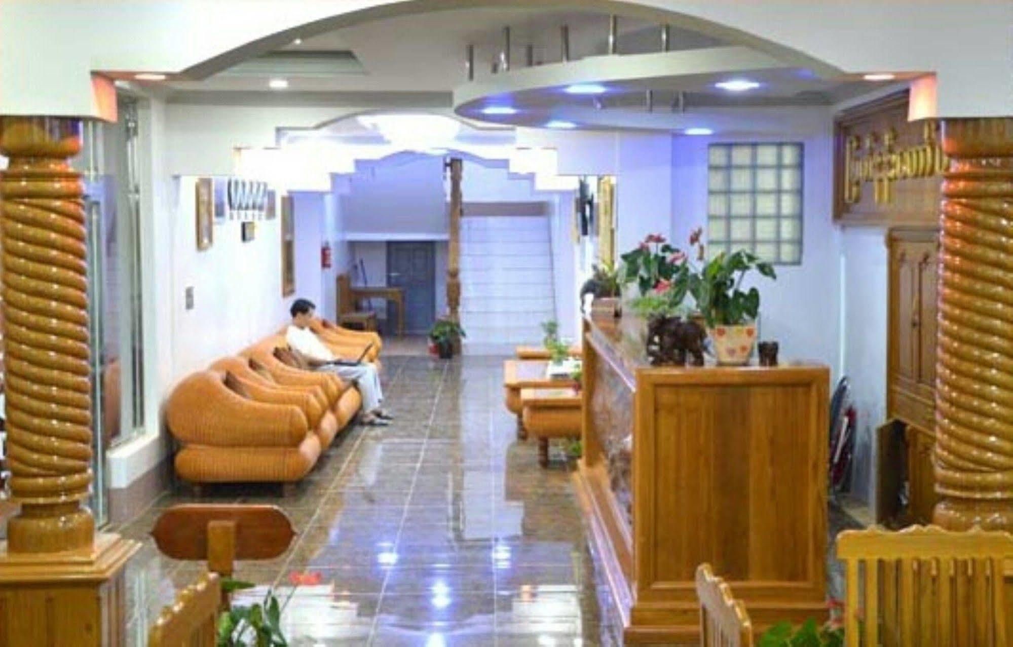Myat Nan Taw Hotel Loikaw Exterior photo