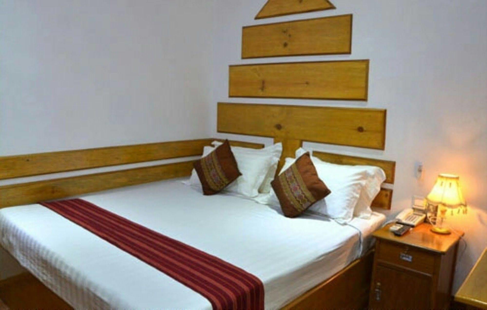 Myat Nan Taw Hotel Loikaw Exterior photo