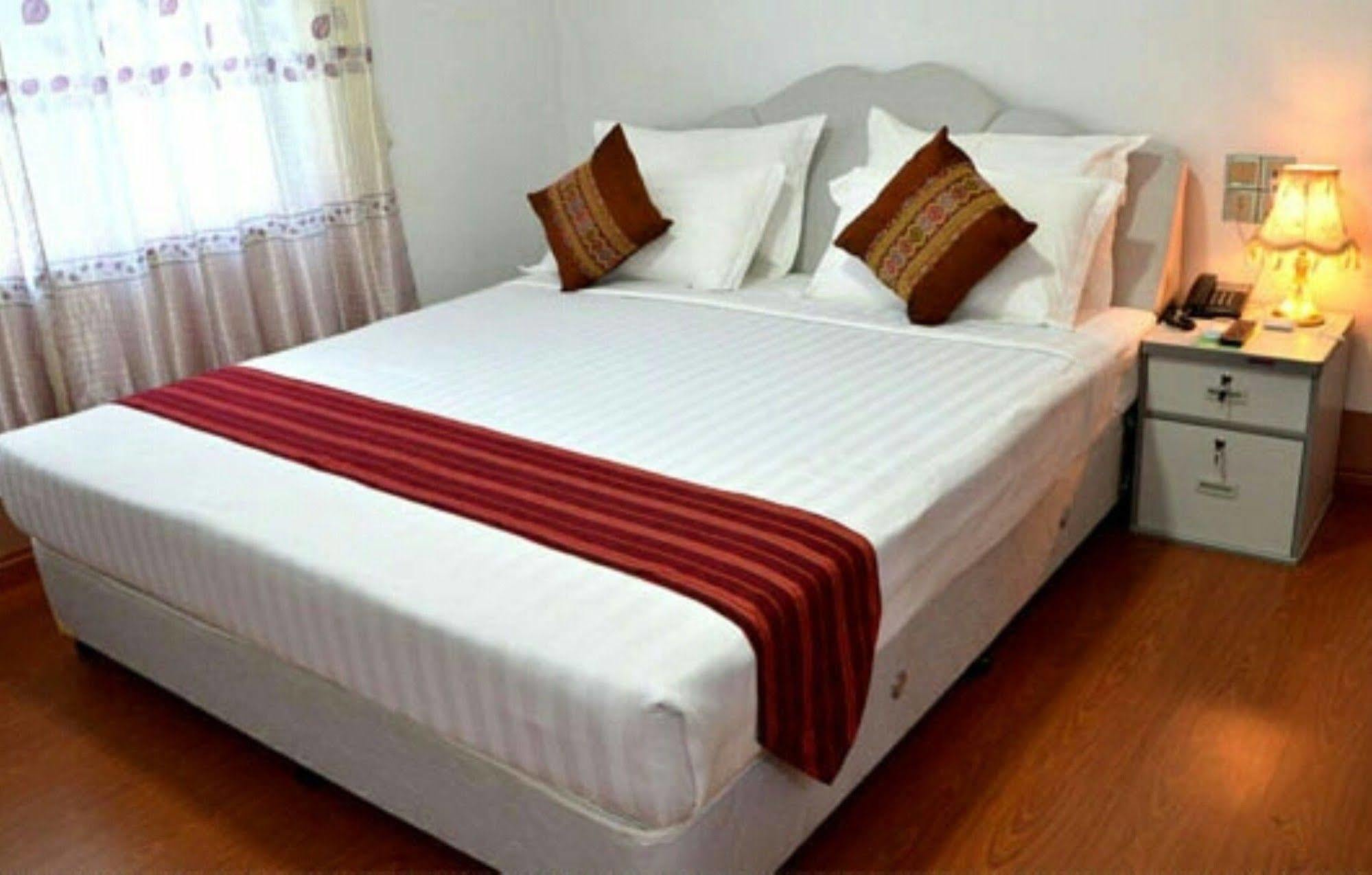 Myat Nan Taw Hotel Loikaw Exterior photo
