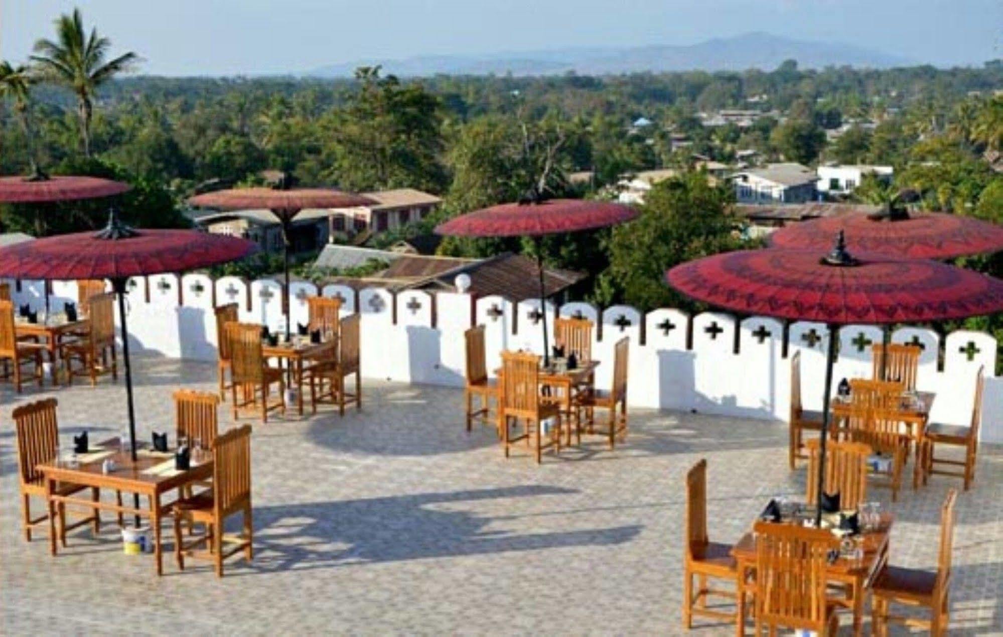 Myat Nan Taw Hotel Loikaw Exterior photo
