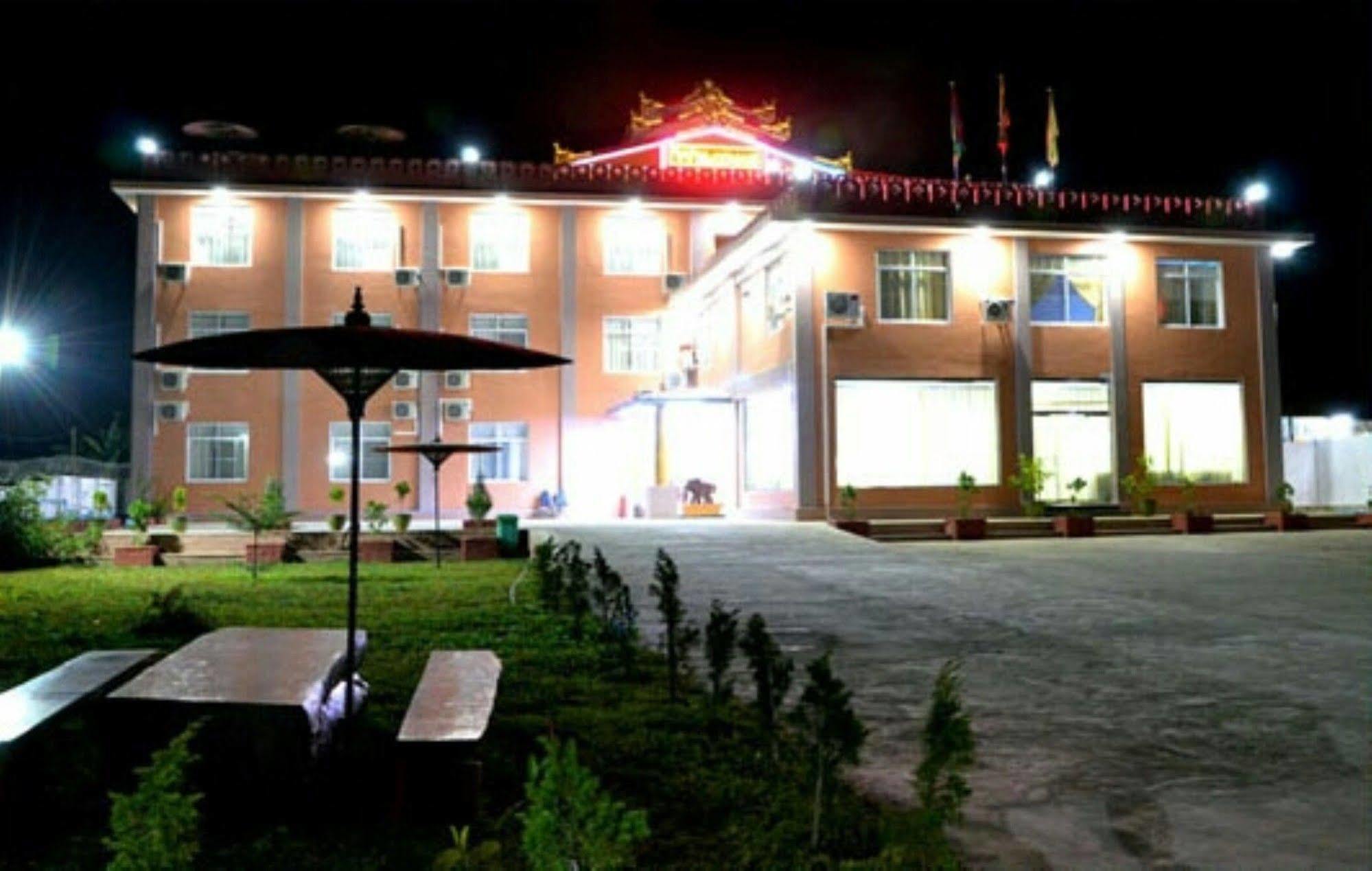 Myat Nan Taw Hotel Loikaw Exterior photo
