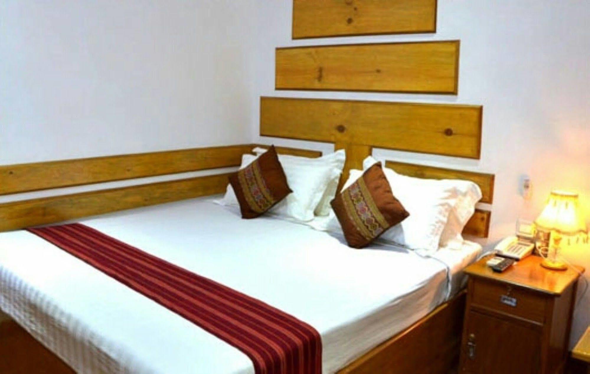 Myat Nan Taw Hotel Loikaw Exterior photo