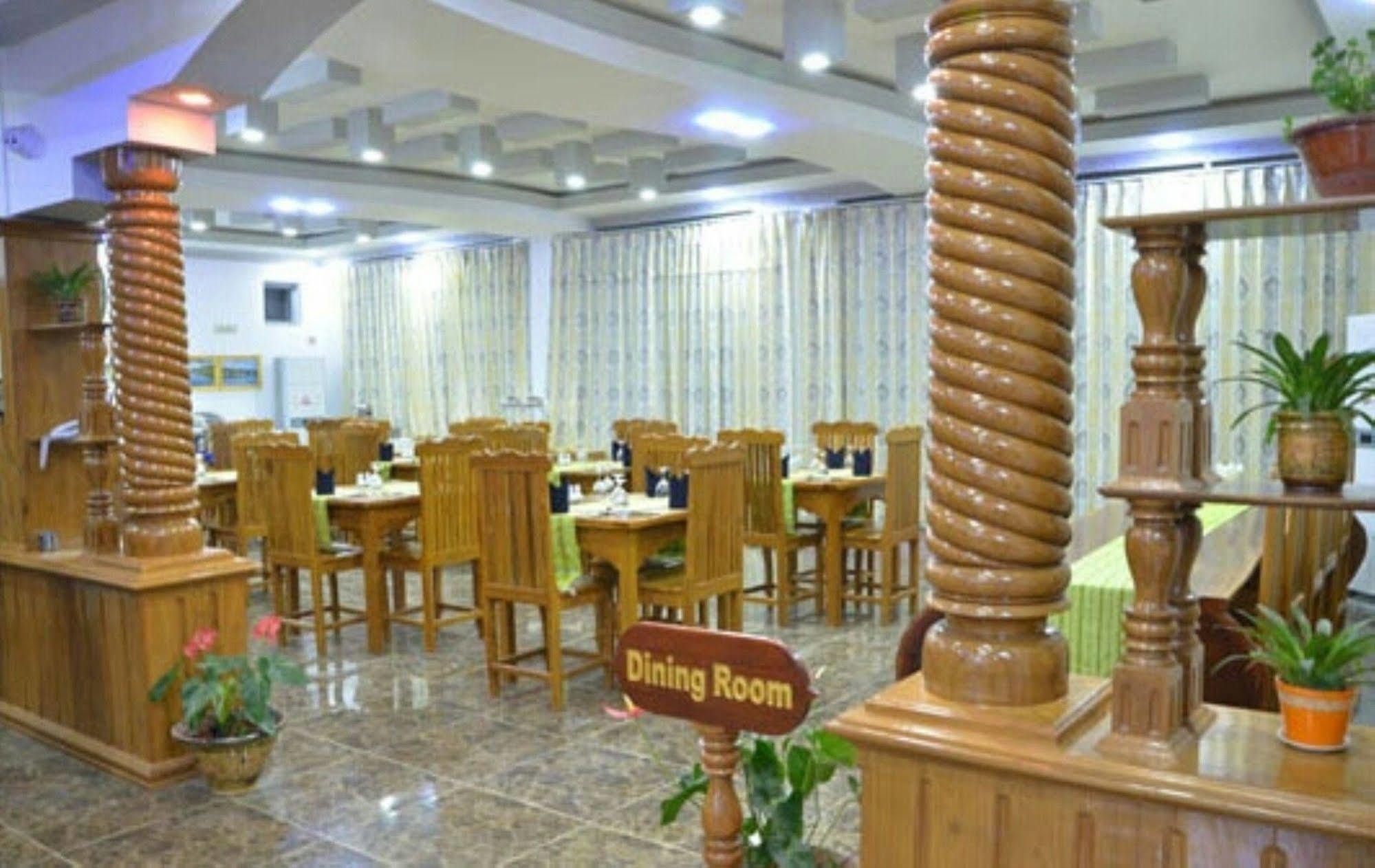 Myat Nan Taw Hotel Loikaw Exterior photo
